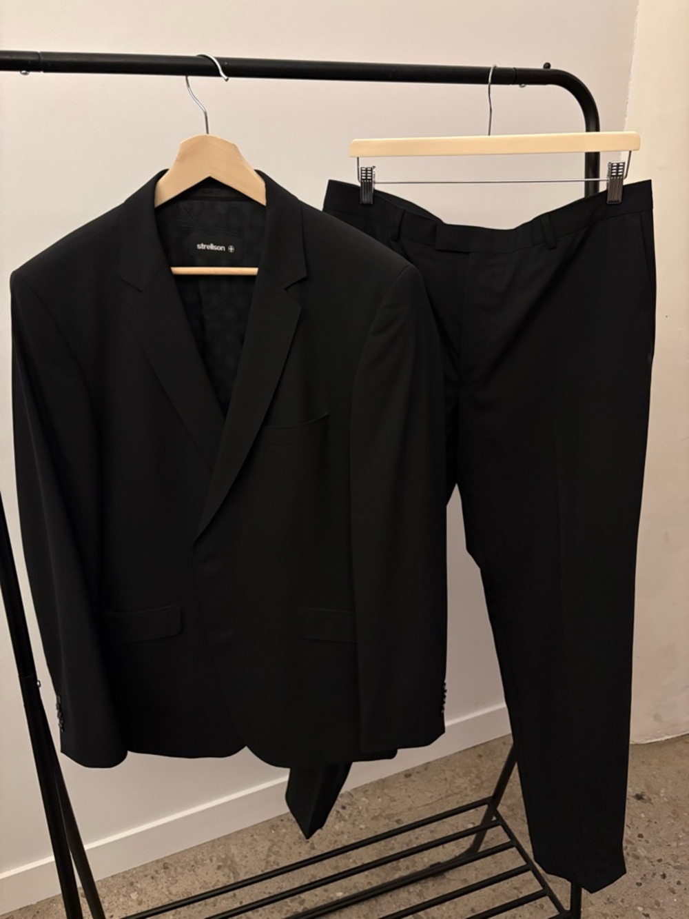 Strellson Premium "Joe Strummer" 2 Piece Suit Super 120 Wool Jet Black 44L